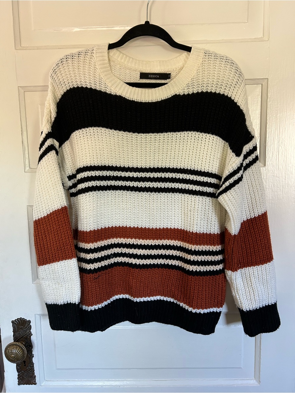 Zesica Women’s Striped Crewneck Sweater in Cream, Black & Brown. Size Small